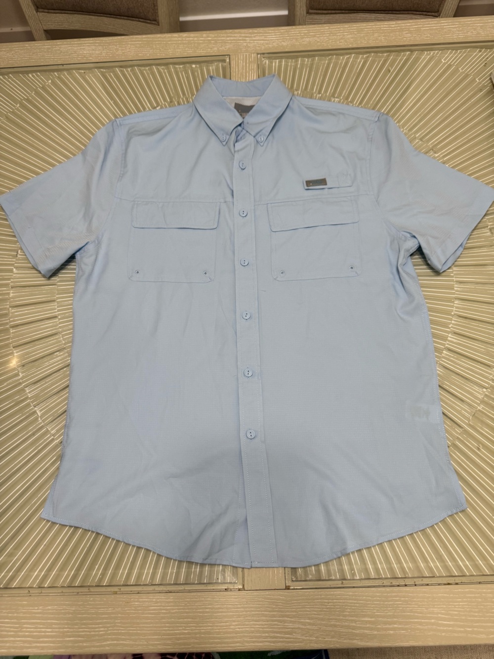 Men's Light Blue Short-Sleeve Button-Down Shirt with Chest Pockets